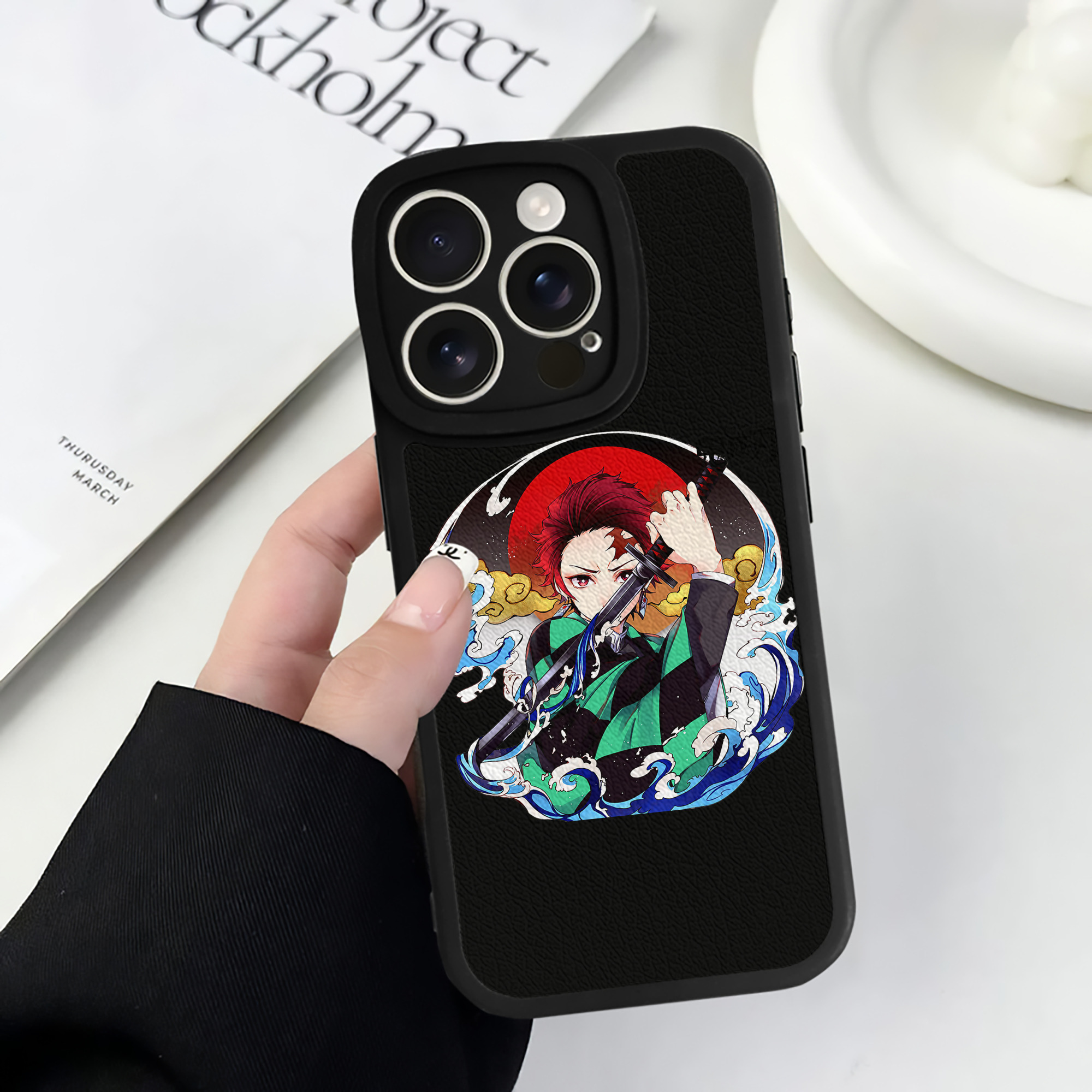 （画像用） 鬼滅の刃 竈門 炭治郎／かまど たんじろう Kamado Tanjirou 【iPhone 16シリーズ対応】シリコンスマホケース（レザー調） 材質：シリコン